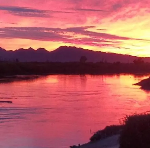 Magnificent Big River With Beautiful Views Holiday home *