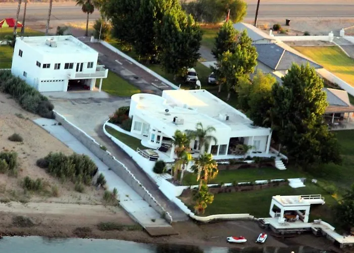 Magnificent Big River With Beautiful Views Holiday home *