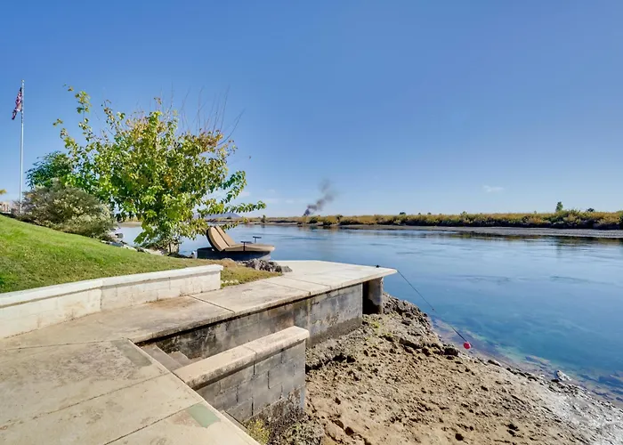 Magnificent Big River With Beautiful Views Holiday home